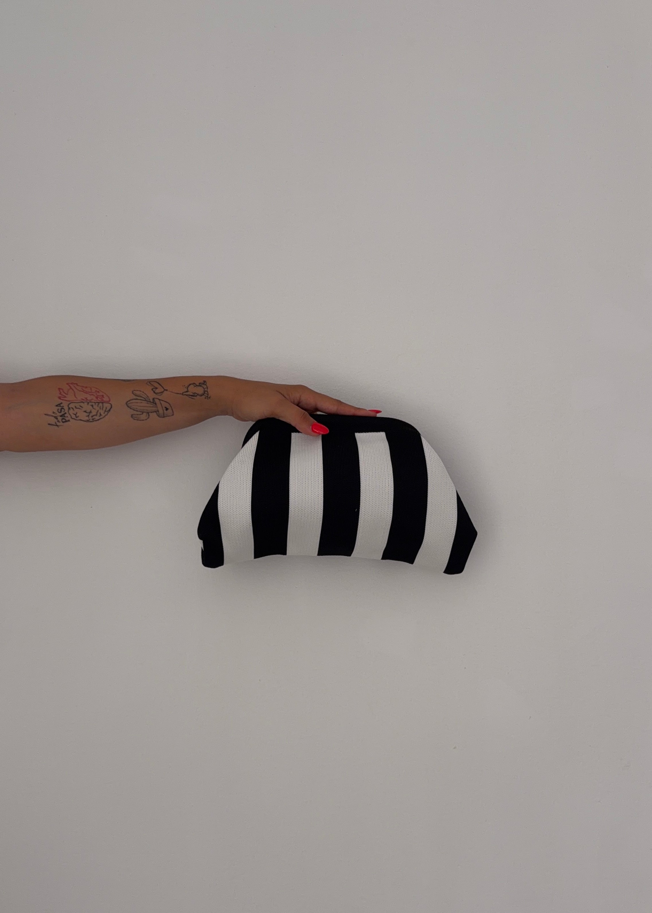 CLUTCH RAYAS NEGRO